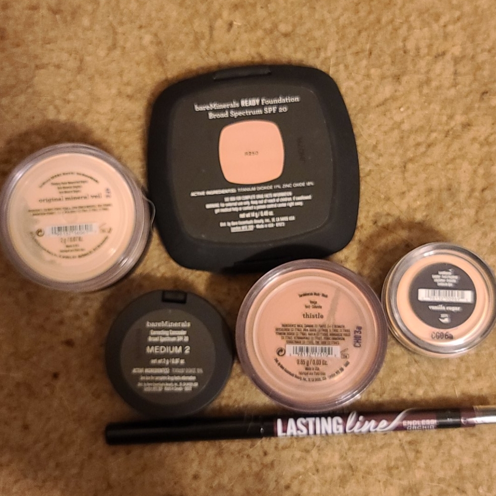 Makeup - Picture 3 of 3